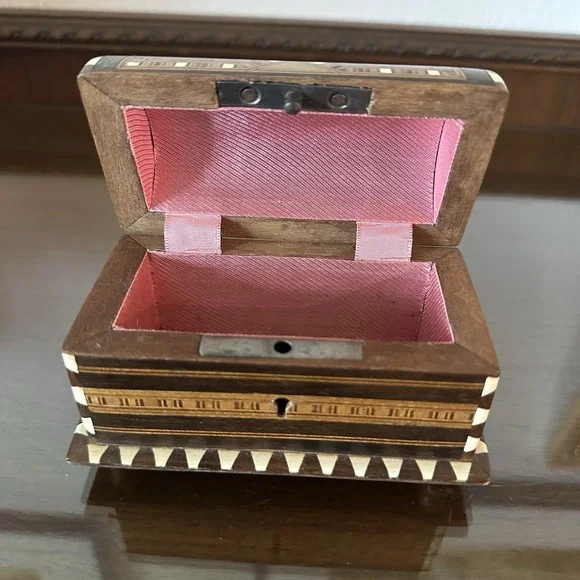 Vintage Inlaid Wood Marquetry Jewelry Trinket‎ Box Lined 4.75'' x 3''